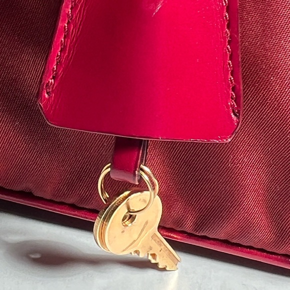 Valentine’s Day special
Prada Borsa a Mano Canapa Cinghiale Cognac Tote - - Picture 11 of 16